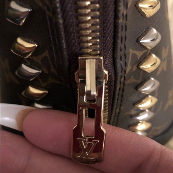Louis Vuitton Alma purse with spikes - Picture 5 of 7